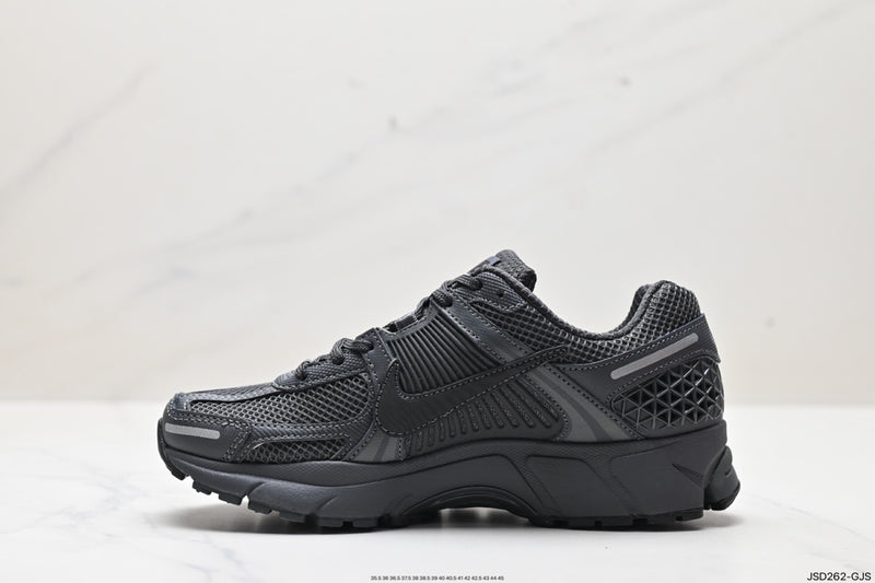 Nike Zoom Vomero 5 "Triple Black"