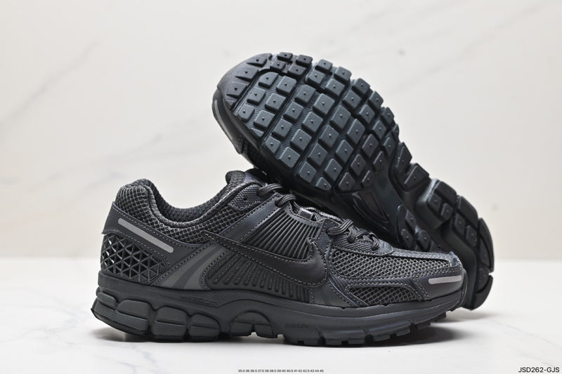 Nike Zoom Vomero 5 "Triple Black"